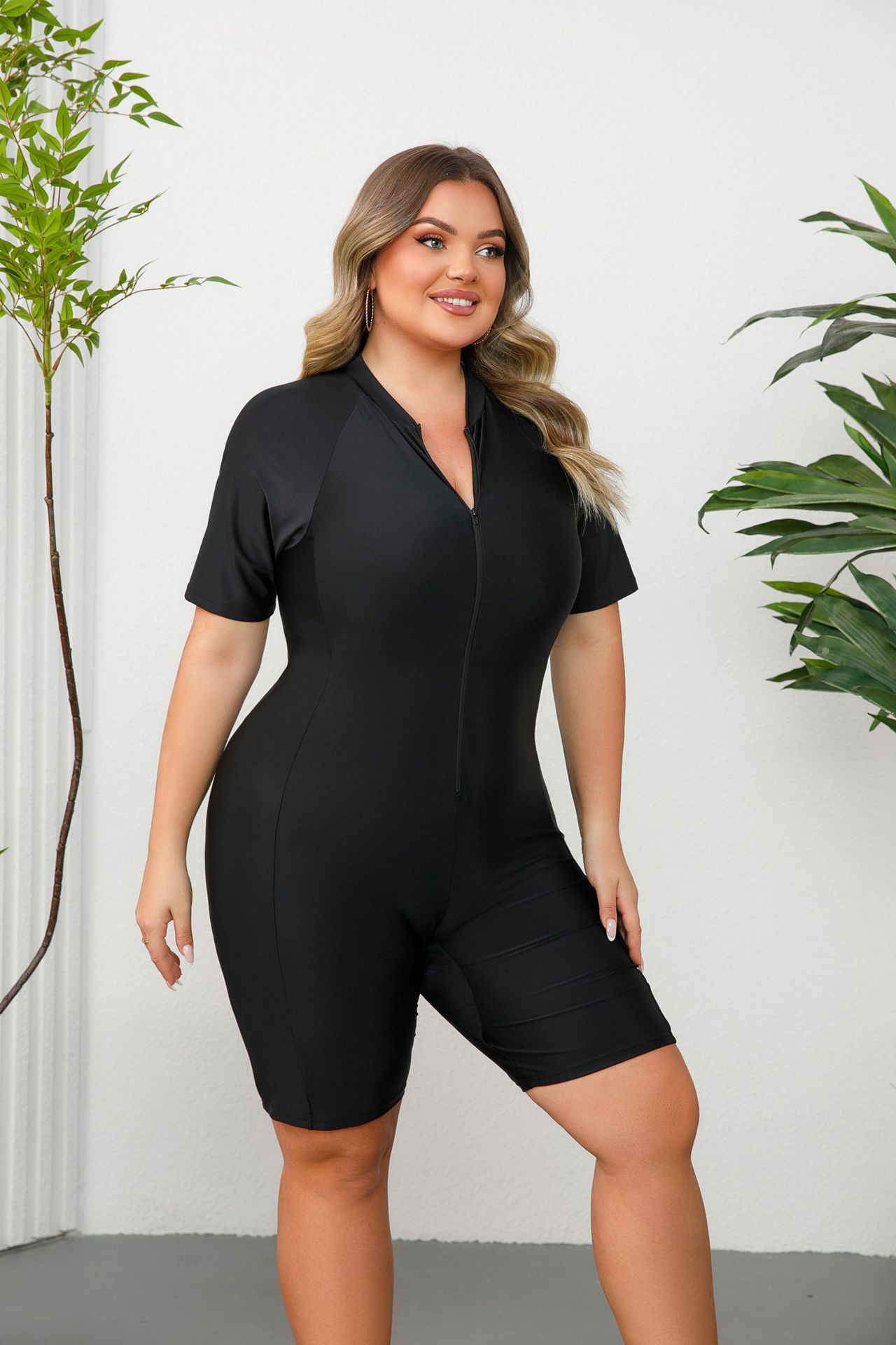 Plus Size Rash Guard Swimsuit Color Block Short Sleeve Zip-Up One Piece Swimwea